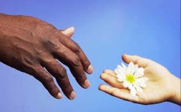 Bố thí giúp đời là cách làm giàu vững chắc cho đời hiện tại và cả đời sau